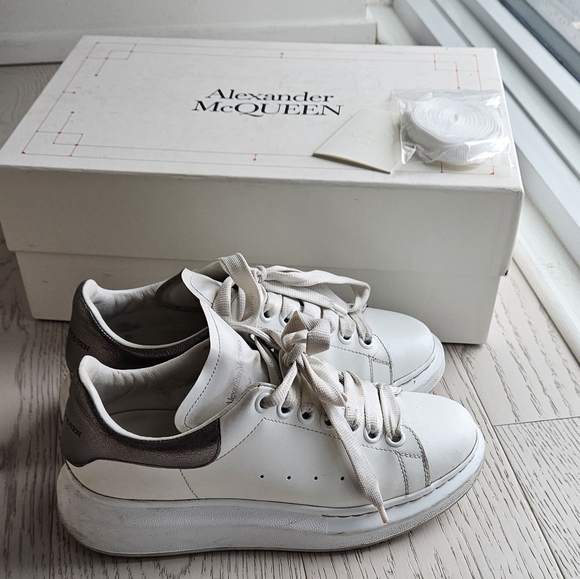 Alexander McQueen Sneakers - Picture 2 of 4